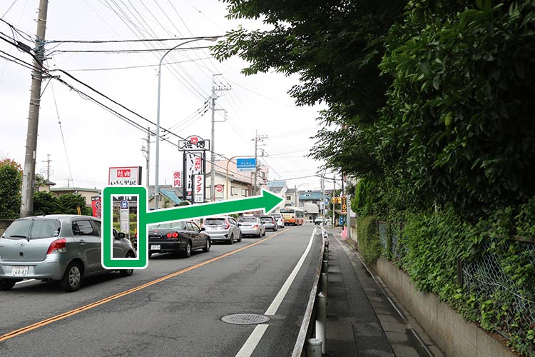 大宮方面からのバス停はこちらです。下車したらバス進行方向に進みます。